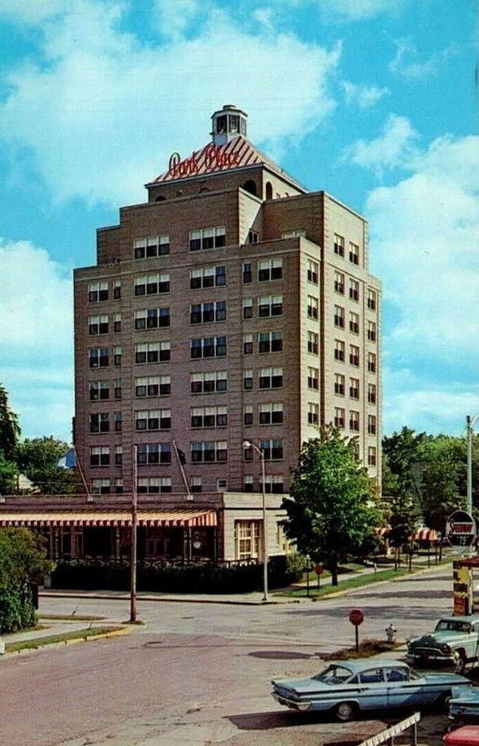 Park Place Hotel (Park Place Motor Inn) - Historical Photo And Postcard (newer photo)